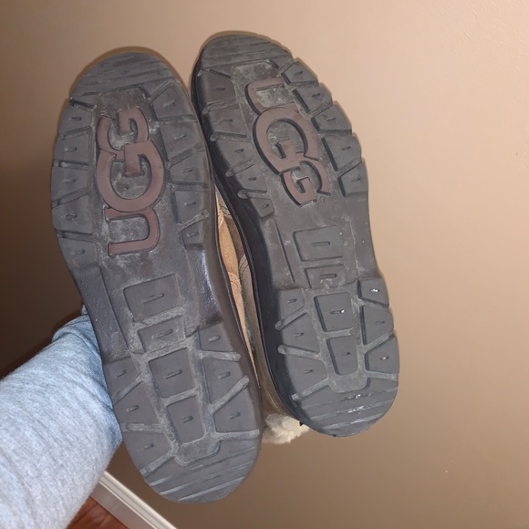 UGG Sundance Waterproof Boot - Picture 7 of 7